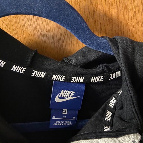 Nike black full zip hoodie - Picture 2 of 4